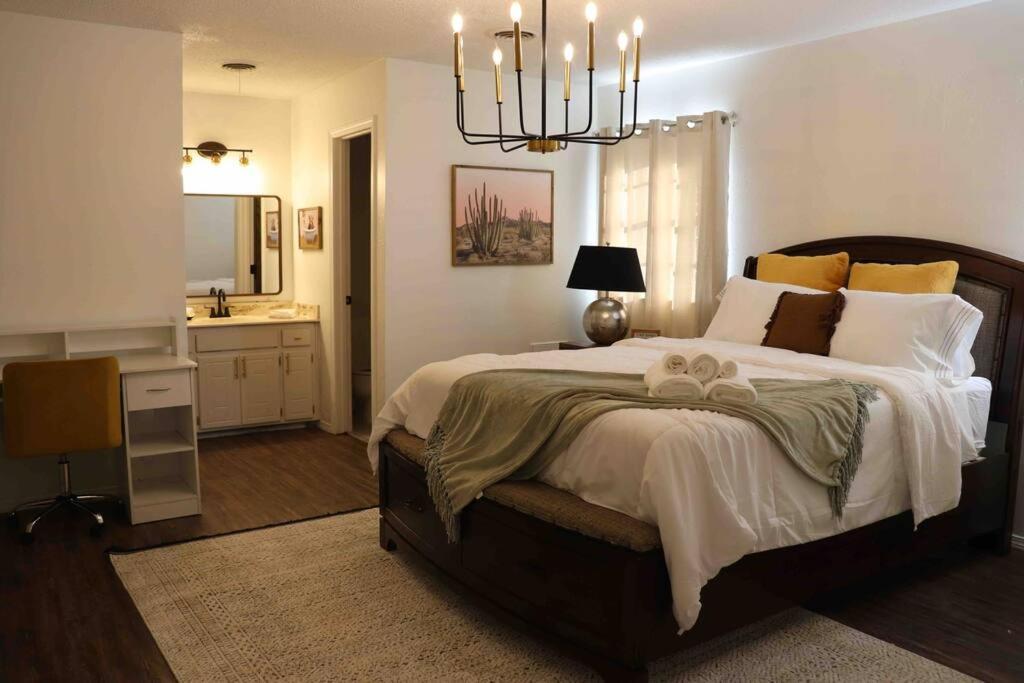 By Hwy, 3/2 , Sleeps Large Group Palo Duro Fun Villa Amarillo Exterior photo